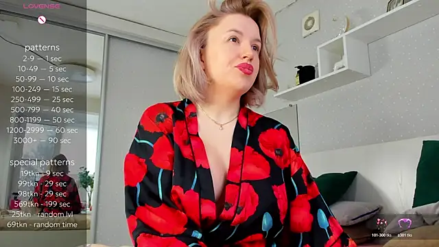 crowned goddess online show from March 25, 1:33 am