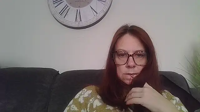 Snapshot of Cara-CurvyUK chatting on March 4, 2:56 pm Cara-CurvyUK online show from March 4, 2:56 pm