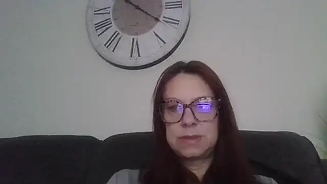 Snapshot of Cara-CurvyUK chatting on March 5, 10:22 am Cara-CurvyUK online show from March 5, 10:22 am
