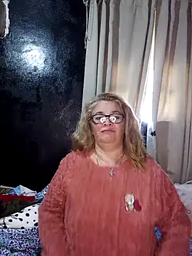 momismilf544 online show from May 10, 4:45 pm