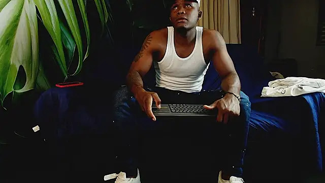 Snapshot of DarianWill18 chatting on March 1, 3:08 am DarianWill18 online show from March 1, 3:08 am