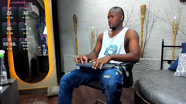 Snapshot of DarianWill18 chatting on March 31, 3:08 am DarianWill18 online show from March 31, 3:08 am