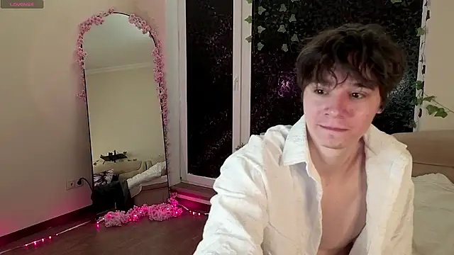 AnthonyCuutie online show from March 29, 7:08 am