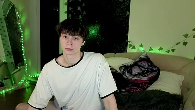 AnthonyCuutie online show from April 15, 6:48 pm