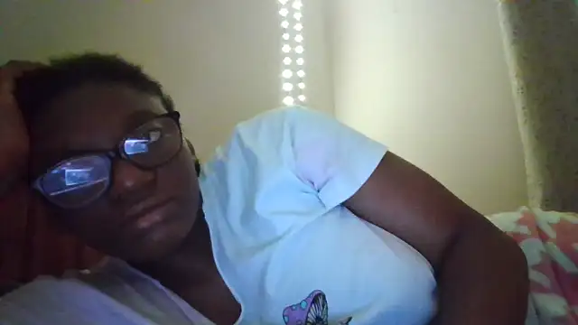 Snapshot of SexyGemBeauty chatting on June 12, 1:59 am SexyGemBeauty online show from June 12, 1:59 am