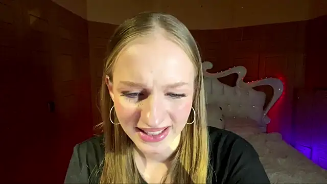 Anika Socutehe online show from April 4, 5:10 pm