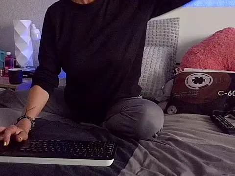 mariaplaya online show from April 13, 6:30 am