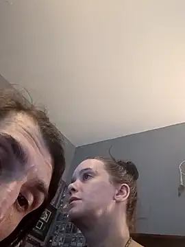 Snapshot of RobNKaysWorldtour chatting on April 8, 1:49 am RobNKaysWorldtour online show from April 8, 1:49 am