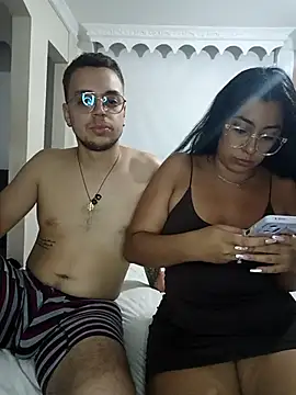 deliciuscam online show from April 29, 3:43 am