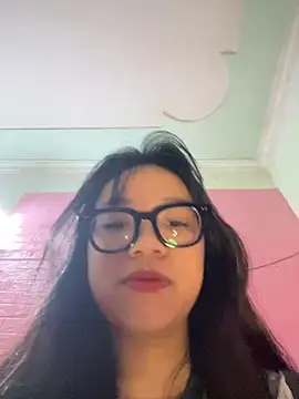 Leeeeiu online show from March 20, 3:06 pm