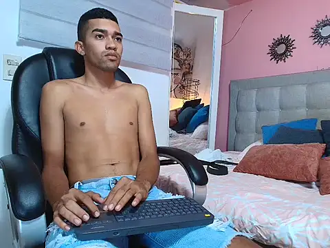 Snapshot of mauricio_smiith chatting on February 28, 2:45 am mauricio smiith online show from February 28, 2:45 am