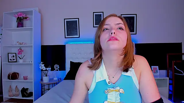 Snapshot of DellaRows chatting on March 2, 2:13 pm DellaRows online show from March 2, 2:13 pm