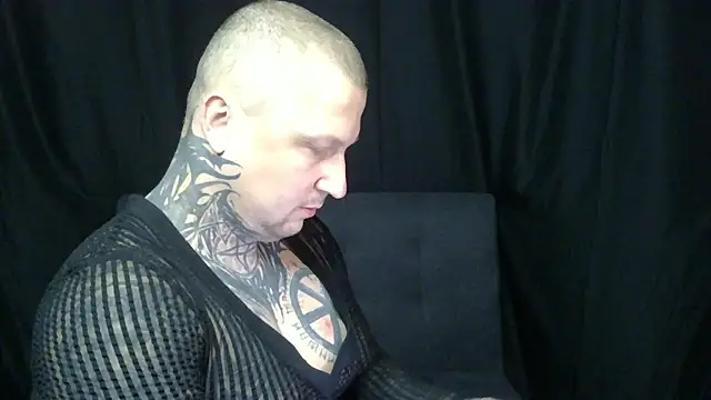 devilWithTats online show from May 31, 7:15 am