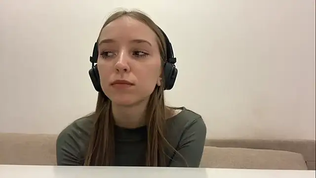 Snapshot of NovaXP chatting on February 28, 12:28 pm NovaXP online show from February 28, 12:28 pm