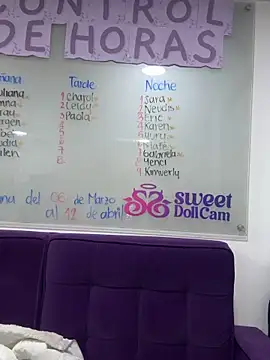   Nahomy online show from April 7, 11:32 am