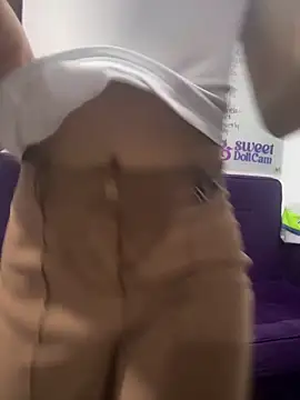   Nahomy online show from April 10, 11:37 am