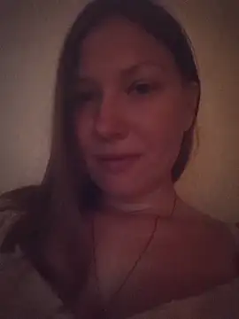 Snapshot of August_Shine chatting on May 19, 6:14 pm August Shine online show from May 19, 6:14 pm