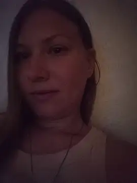 Snapshot of August_Shine chatting on May 20, 6:14 pm August Shine online show from May 20, 6:14 pm
