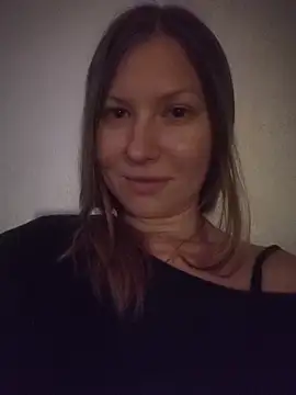 Snapshot of August_Shine chatting on May 27, 6:27 pm August Shine online show from May 27, 6:27 pm