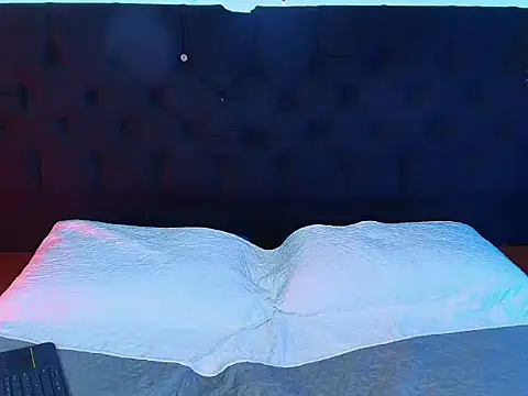 hollannd  online show from March 21, 3:15 pm