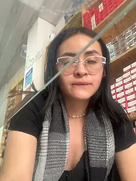 Anni Rose online show from April 8, 9:15 pm