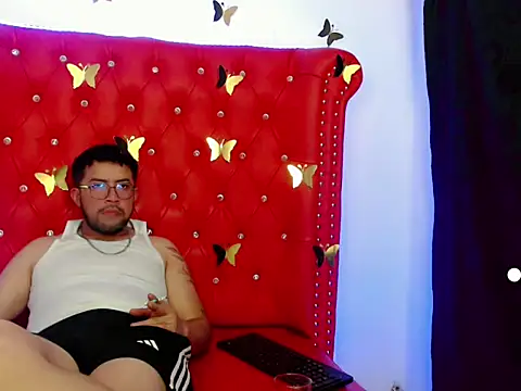 Snapshot of Dominik_pleasure chatting on March 4, 4:18 am Dominik pleasure online show from March 4, 4:18 am