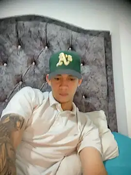 Snapshot of Sacro_sex chatting on February 28, 5:30 am Sacro sex online show from February 28, 5:30 am