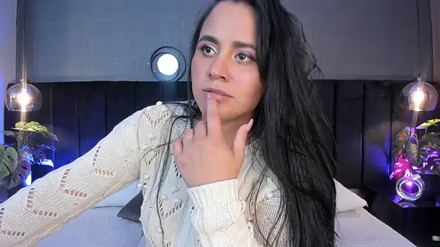 alejandra  garcia online show from April 5, 9:01 pm