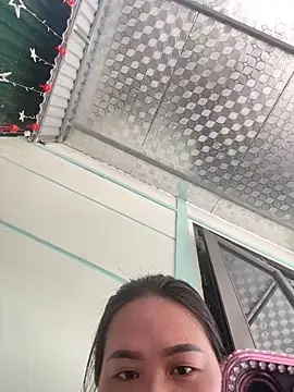 Snapshot of E-ll-A01 chatting on February 28, 3:51 am E-ll-A01 online show from February 28, 3:51 am