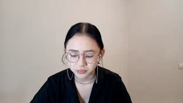 Snapshot of SolvedGlobe chatting on April 25, 1:03 pm SolvedGlobe online show from April 25, 1:03 pm