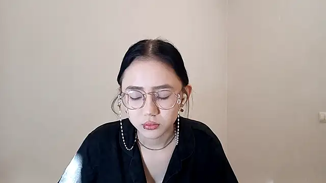 Snapshot of SolvedGlobe chatting on April 25, 1:41 pm SolvedGlobe online show from April 25, 1:41 pm