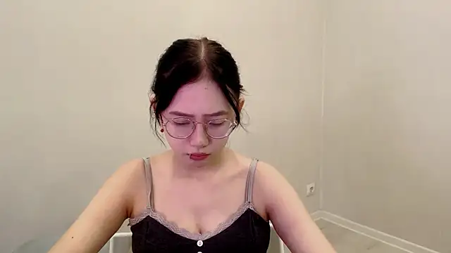 Snapshot of SolvedGlobe chatting on May 14, 1:07 pm SolvedGlobe online show from May 14, 1:07 pm