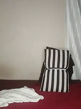 Latoya01 online show from July 2, 5:46 am
