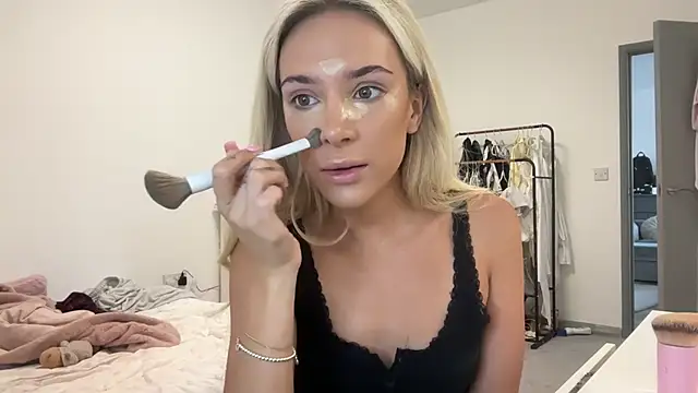 Snapshot of Naughtyblondex chatting on July 31, 1:54 pm Naughtyblondex online show from July 31, 1:54 pm