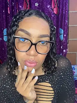 Snapshot of Piel_Canella chatting on March 4, 12:27 am Piel Canella online show from March 4, 12:27 am