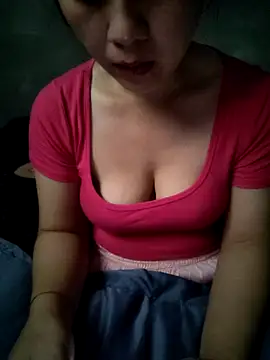 Snapshot of Play-girrl99 chatting on March 2, 12:24 am Play-girrl99 online show from March 2, 12:24 am