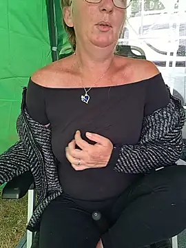 lescoquinsdu40 online show from May 30, 9:17 am