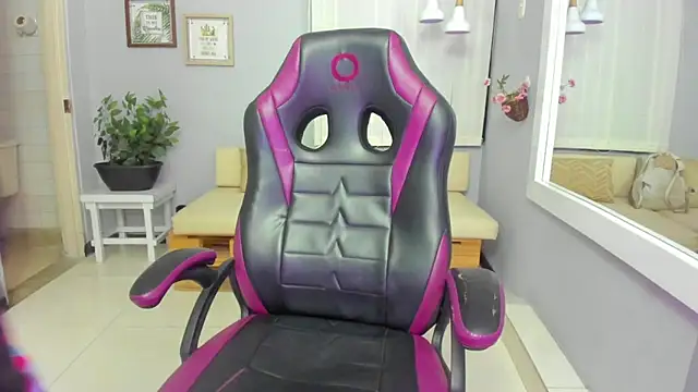 Snapshot of Nahomy_Collins_ chatting on May 28, 8:06 pm Nahomy Collins online show from May 28, 8:06 pm