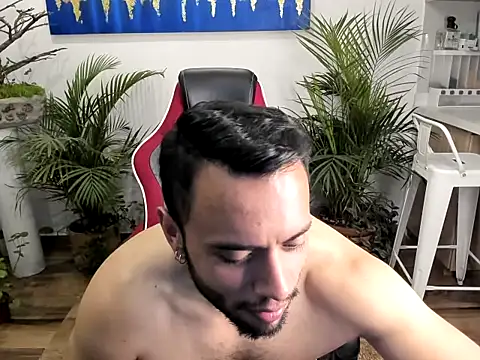 Snapshot of Luigi_Money chatting on March 1, 12:56 am Luigi Money online show from March 1, 12:56 am