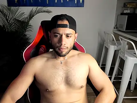 Snapshot of Luigi_Money chatting on March 17, 5:22 am Luigi Money online show from March 17, 5:22 am