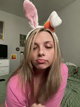 imkhloe online show from March 23, 5:50 pm