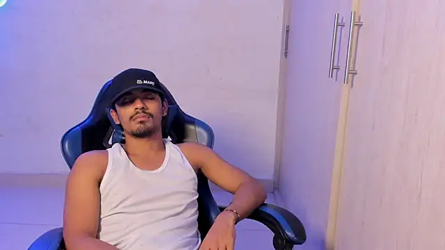 jossi12345j online show from April 15, 9:05 am