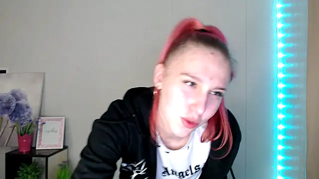 Scarlett lil online show from April 14, 7:58 am