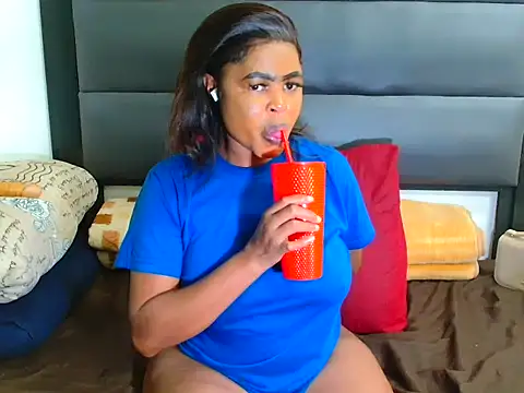 SpicyKittyxxx online show from April 1, 1:41 pm