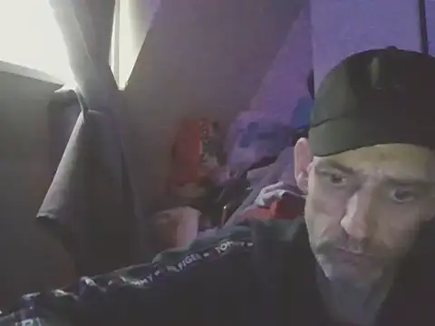 DOUBLETROUBLE7773 online show from April 4, 6:22 am