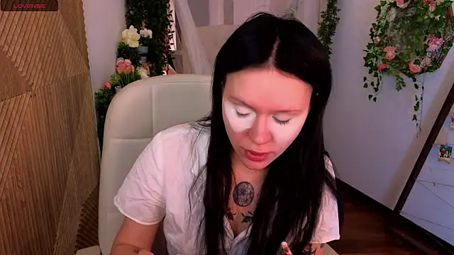 kittenlolla online show from March 11, 2:23 pm