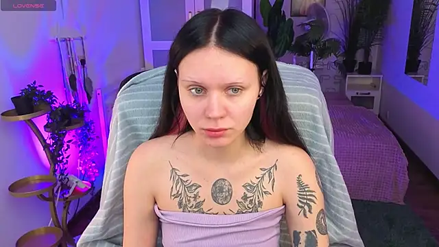 kittenlolla online show from April 18, 5:44 am