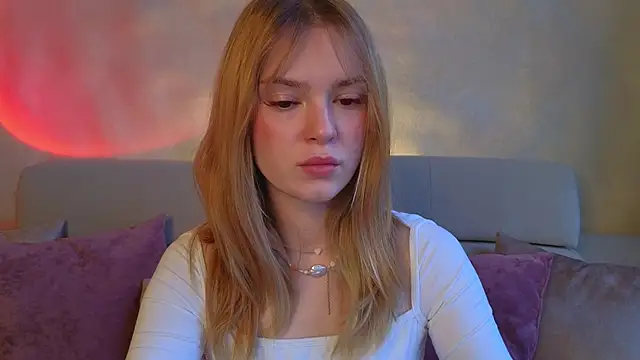 cyberl0ve  online show from March 17, 3:15 pm