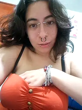 Snapshot of Moonandzukko chatting on May 26, 11:01 pm Moonandzukko online show from May 26, 11:01 pm