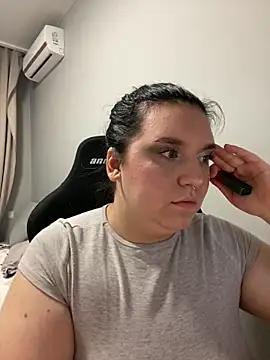 Snapshot of Luizaa004 chatting on March 1, 8:22 pm Luizaa004 online show from March 1, 8:22 pm